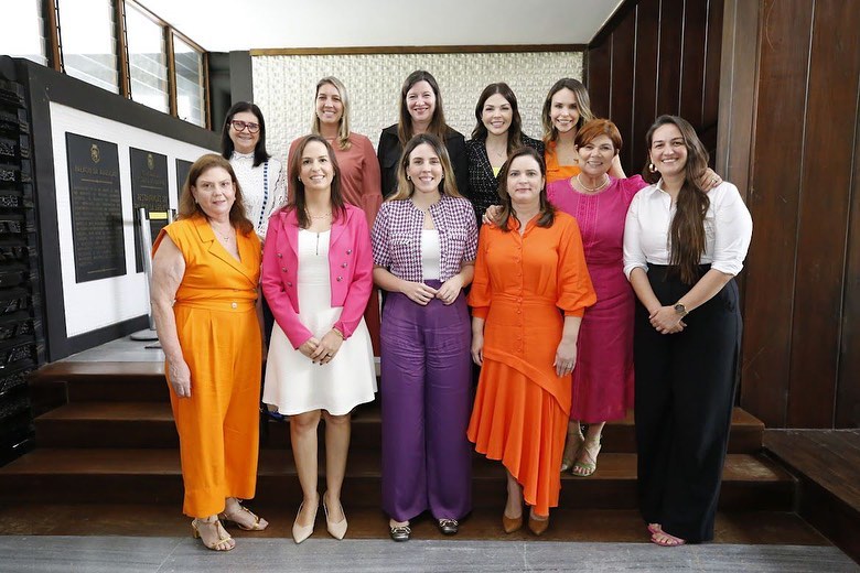 Jade Romero apresenta ações voltadas para as mulheres em reunião com deputadas cearenses