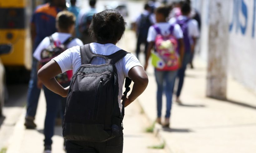 Escola no Papicu suspende aulas após conflitos entre grupos criminosos na região