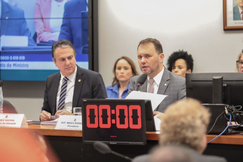 Deputado Moses Rodrigues preside audiência com ministro Camilo Santana