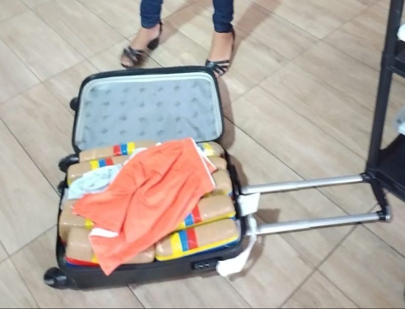 Jovem de 18 anos é presa em hotel no Centro de Fortaleza por tráfico de drogas