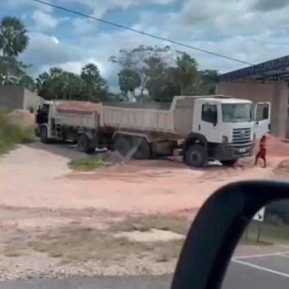 MPCE deve investigar uso de máquinas do PAC para obra particular de vice-prefeito