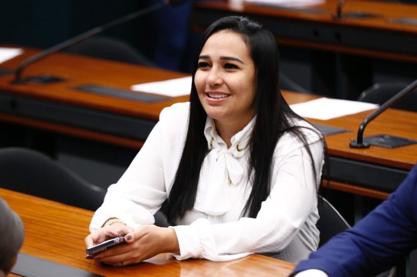 Dayany quer garantir benefícios a quem contratar pessoas com autismo