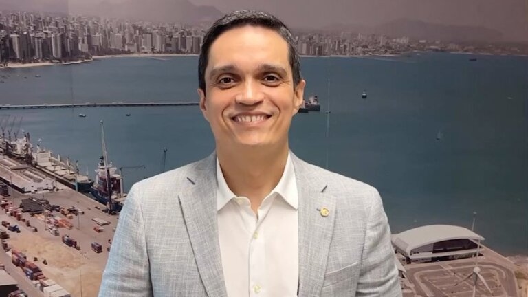 Suplente de deputado federal, Denis Bezerra, deixa o PSB para se filiar ao PT