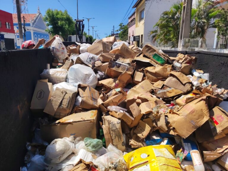 Prefeitura de Aracati é denunciada por descarte de toneladas de remédios vencidos