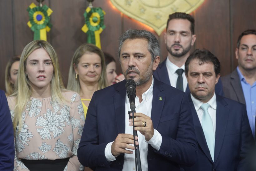 Governador Elmano anuncia voo semanal entre Fortaleza e Aracati