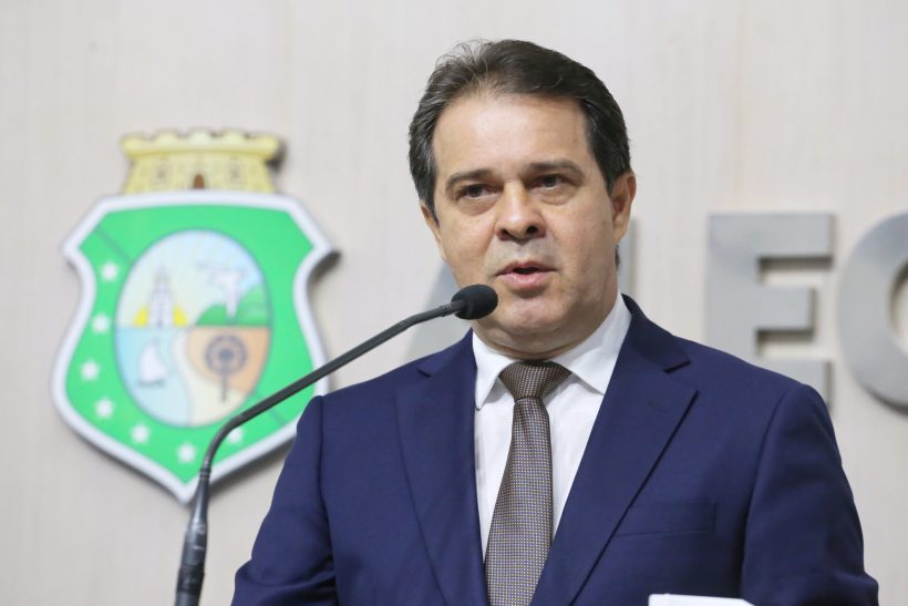Evandro Leitão nega pretensão de sair de PDT, após convites de lideranças políticas