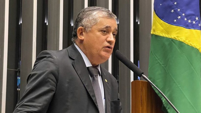 José Guimarães defende mudanças na gestão de Lula