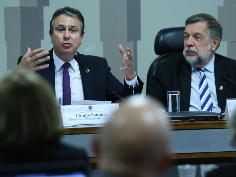 Camilo defende PL das Fake News para combater violência nas escolas