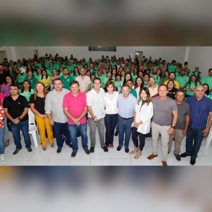 Patrícia Aguiar entrega 175 smartphones para agentes de saúde e de endemias