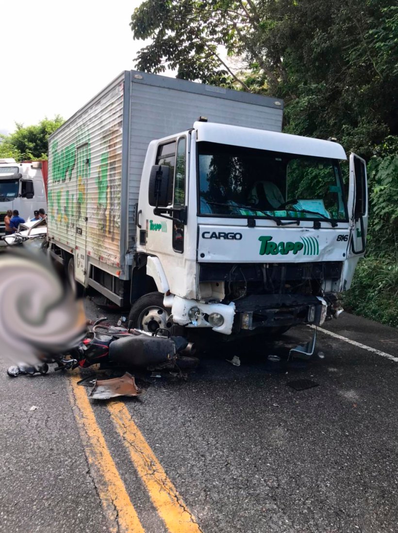 Duas pessoas morrem após colisão frontal com caminhão na BR-222
