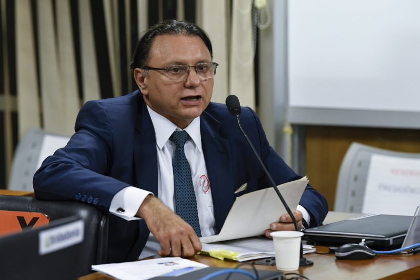 Conselheiro Vicente Aquino detalha projeto que vai levar internet para escolas