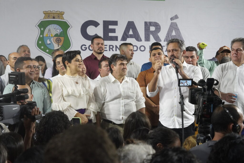 GOVERNADOR ELMANO DE FREITAS PARTICIPA DA INAUGURACAO DA FABRICA DE CALCADOS SHOES EM IRAUCUBAFOTOS: CARLOS GIBAJA/ GOV. DO CEARATAGS: EMPREGOS, FABRICA, TRABALHADORES, CALCADOS, SHOES, GOVERNADOR, ELMANO DE FREITAS, IRAUCUBA