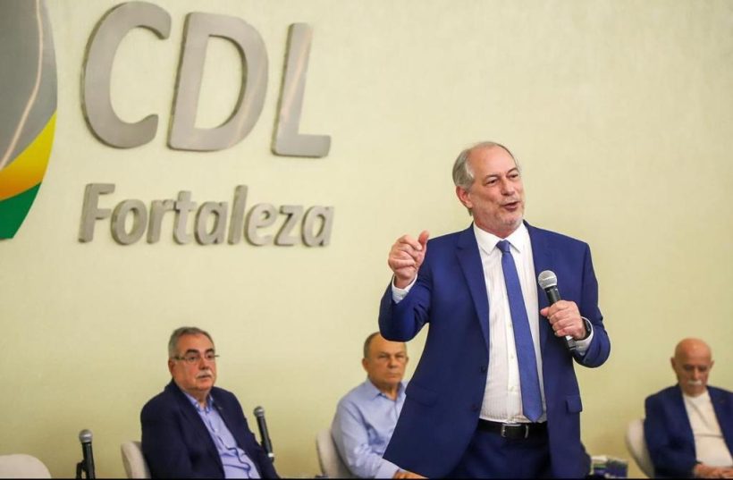Ciro Gomes anuncia amizade com marciano e afirma não disputar mais eleições