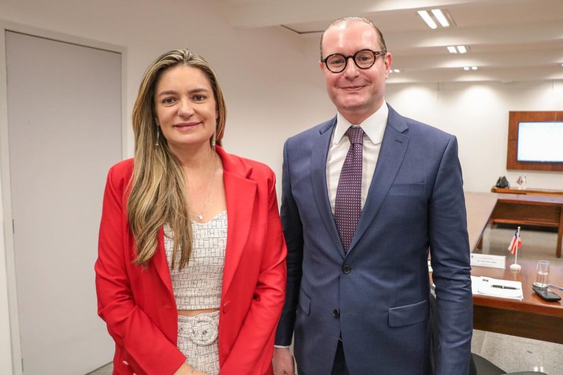 Senadora Augusta Brito se reúne com futuro ministro do STF