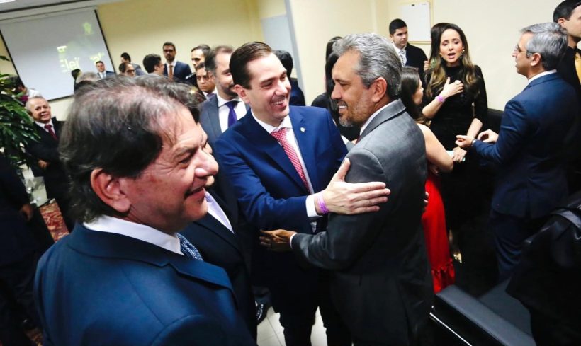 Governador Elmano de Freitas reitera apoio à filiação de Cid Gomes ao PT