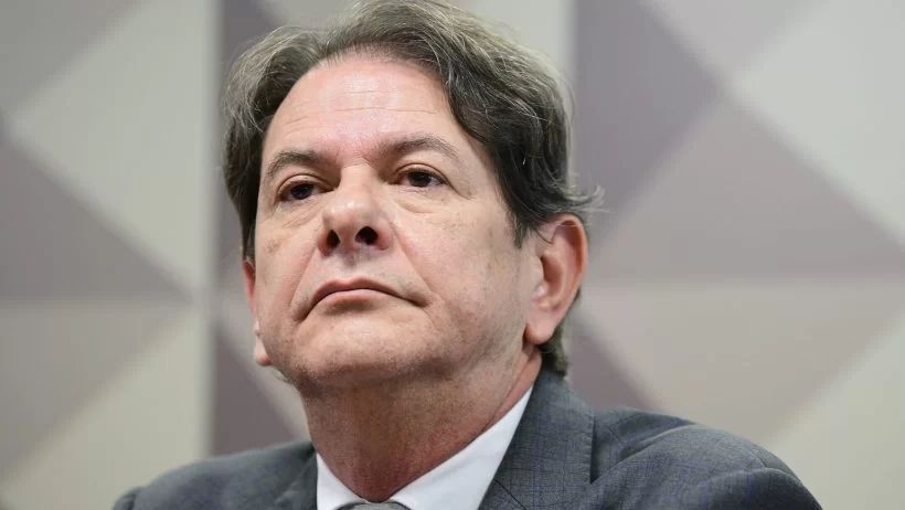 Cid não consegue partido para se filiar e adia reunião do anúncio pela segunda vez