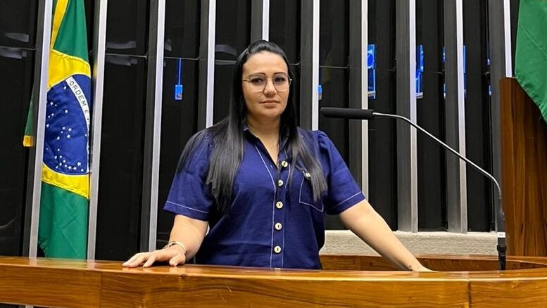 Arthur Lira aciona PF para caso de câmeras em flat de deputada federal cearense