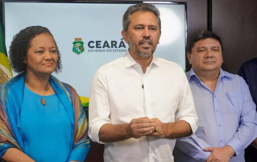 Governador Elmano anuncia reajuste nas bolsas de formação acadêmica