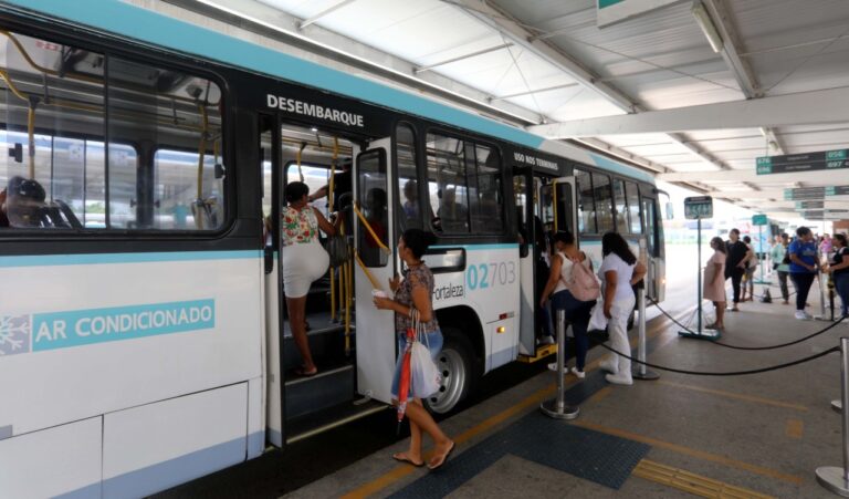 Estudantes terão passagens de ônibus gratuitas em Fortaleza durante o Enem 2025
