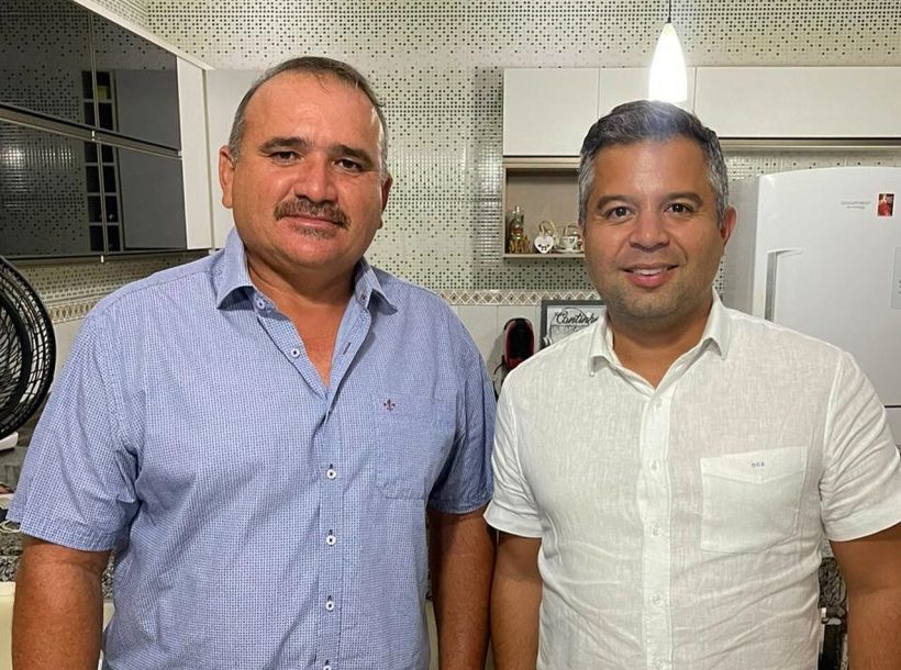 Prefeito de Mombaça, Orlando Filho, comemora apoio de antigo opositor