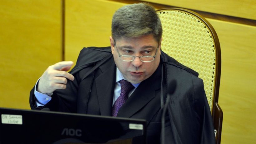 Ministro cearense diverge de relator e vota contra tornar Bolsonaro inelegível