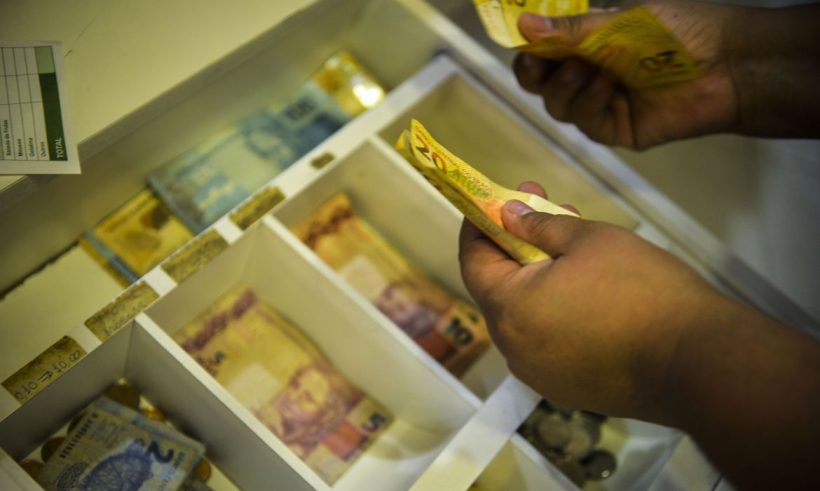 Renegociação de dívidas do Desenrola Brasil beneficia 30 milhões de brasileiros