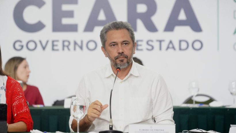 Governador Elmano entrega novas viaturas ao Corpo de Bombeiros Militar