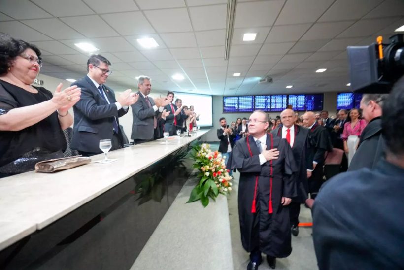 Juiz Francisco Jaime Medeiros Neto é empossado como desembargador do TJCE