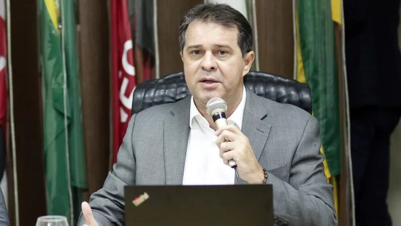 Evandro Leitão adia decisão de ser candidato a prefeito para 2024