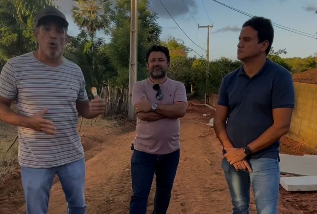 Prefeito de Pacatuba visita obras do bairro São Luiz
