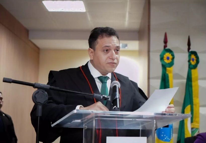 Érico Carvalho é empossado como juiz titular do TRE-CE