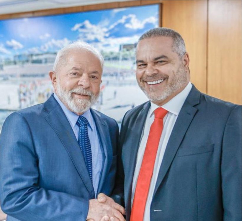Prefeito de Icapuí se reúne com Lula para tratar sobre necessidades do município