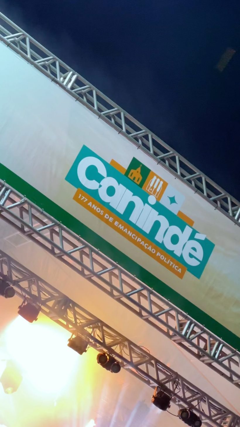 Festa de aniversário de Canindé reúne multidão na praça do município