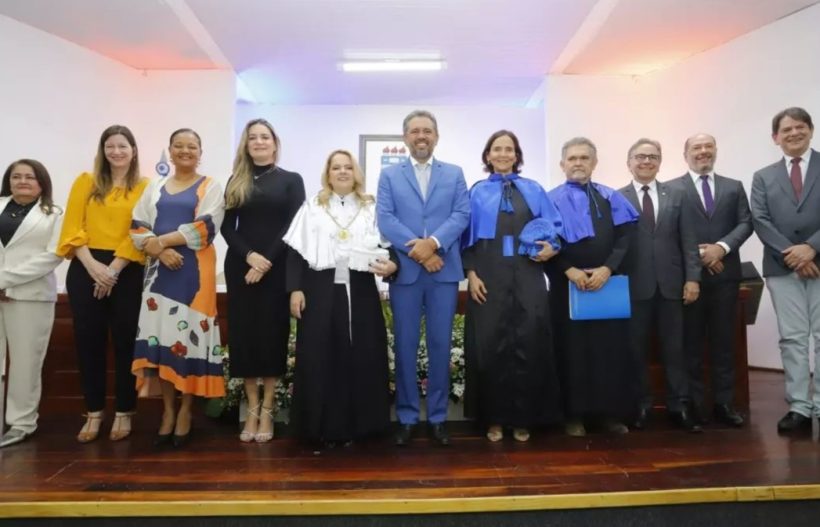 Izolda recebe homenagem em Sobral e já é tida como pré-candidata à prefeitura