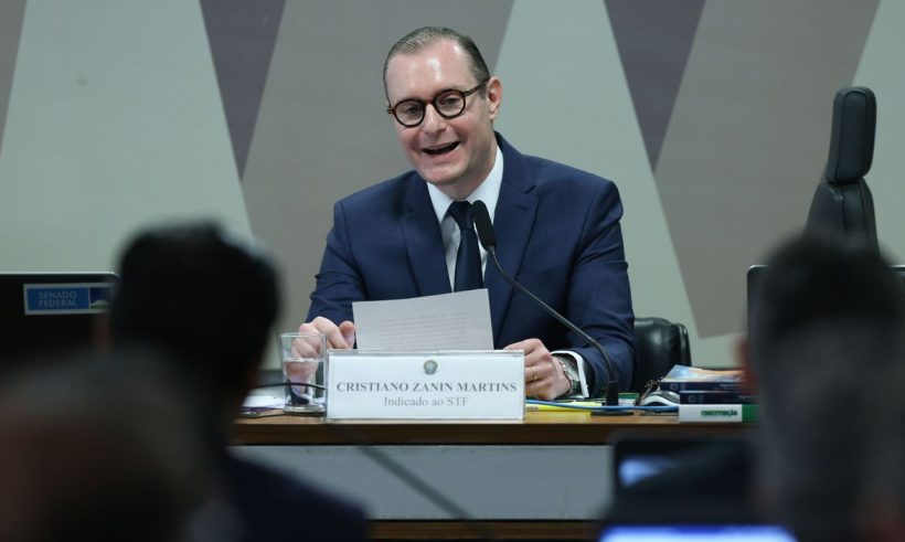Cristiano Zanin é empossado como novo ministro do Supremo Tribunal Federal