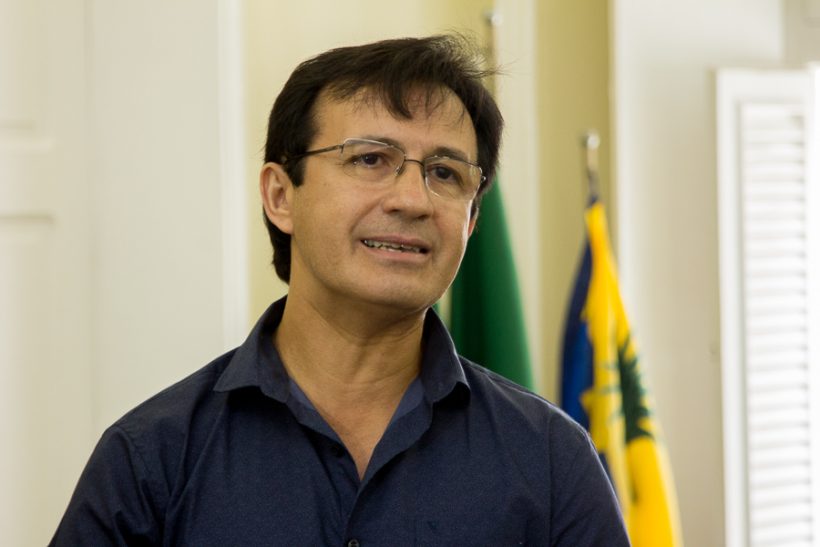 Lula nomeia Custódio Almeida como novo reitor da UFC