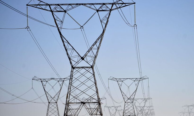 Brasil registra apagão nacional e pelo menos 4 regiões ficam sem energia
