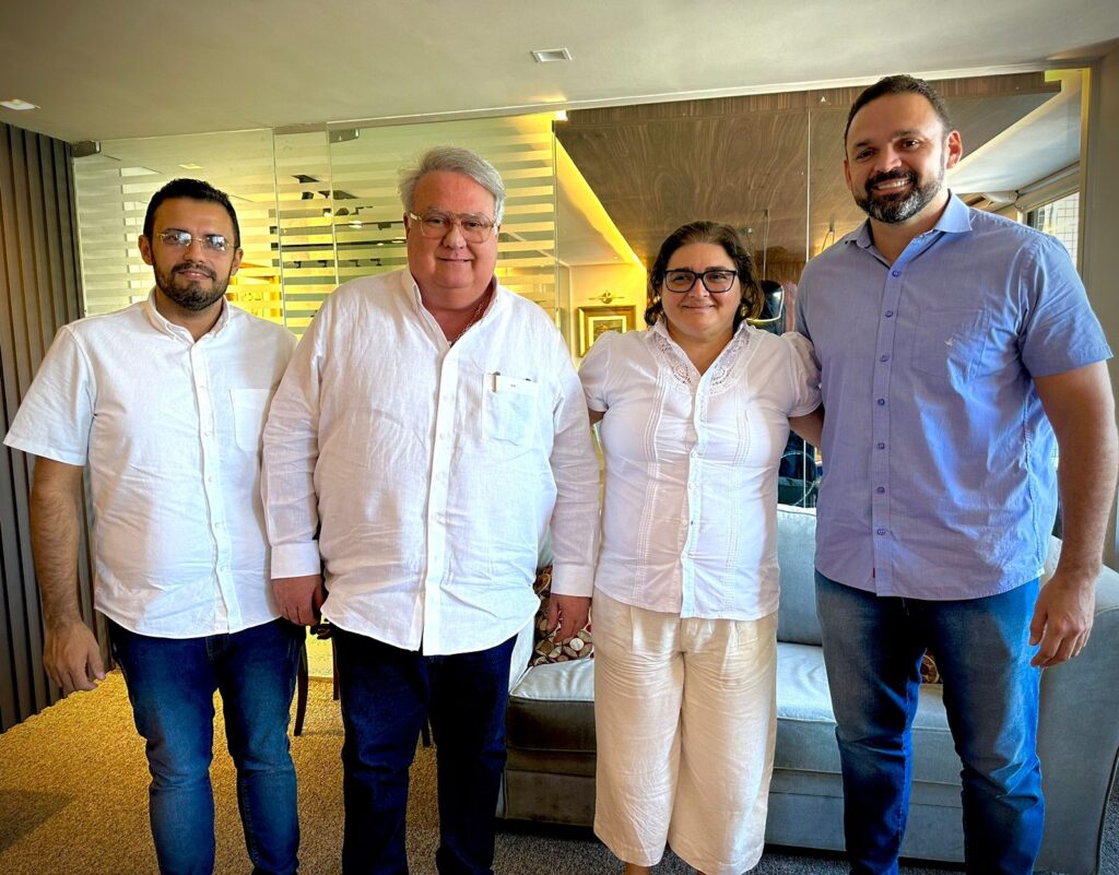 Ex-senador Chiquinho Feitosa ao lado da prefeita de Acopiara, Dra. Ana Patrícia. (Foto: reprodução/Instagram)