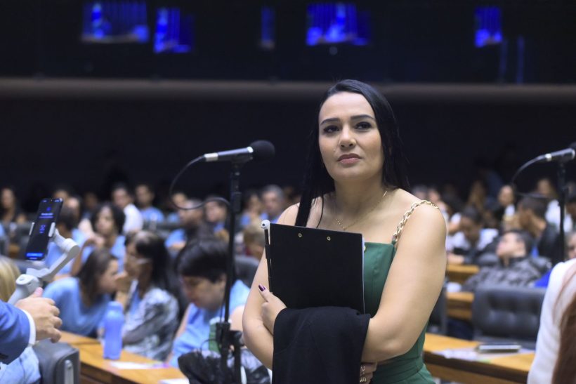 Dayany propõe responsabilizar pais pelo uso de cerol em linhas de pipas