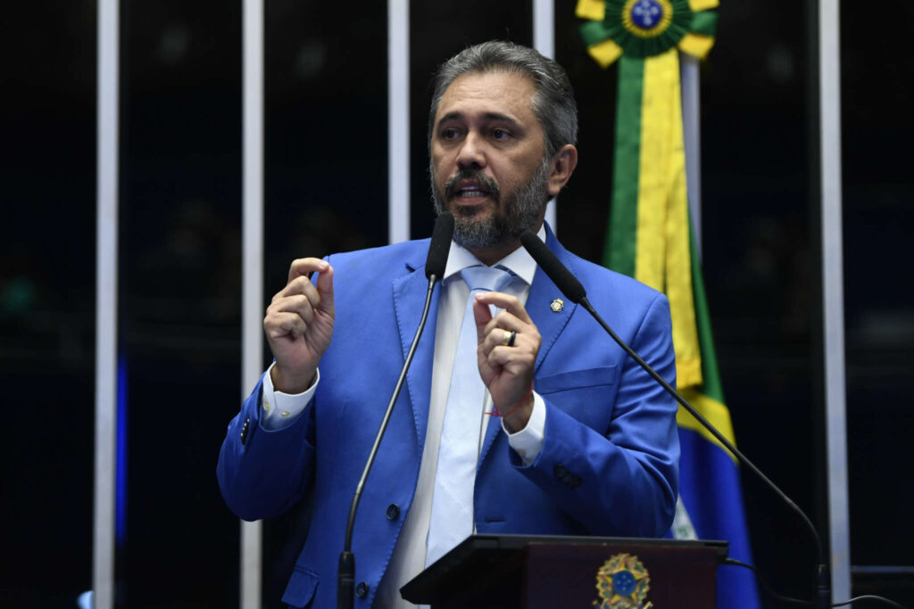 Plenário do Senado Federal durante sessão de debates temáticos destinada a discutir a Reforma Tributária (PEC 45/2019). 

Em discurso, à tribuna, governador do Ceará, Elmano de Freitas.

(Foto: Roque de Sá/Agência Senado)