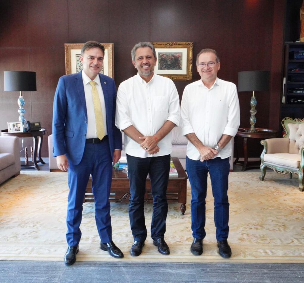 Governador Elmano de Freitas em reunião com prefeito do Crato, Zé Ailton Brasil. (Foto: reprodução/Instagram)