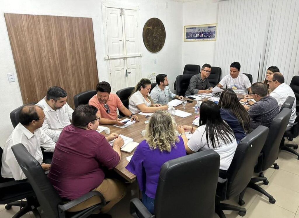 Rafael Marques em reunião com o secretariado de Pacatuba