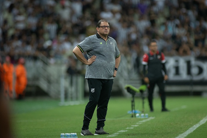 Ceará anuncia demissão do técnico Guto Ferreira