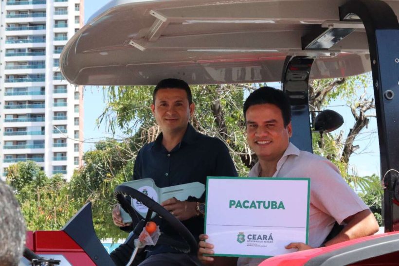 Prefeito de Pacatuba visita recuperação da Rua dos Bois no Jereissati