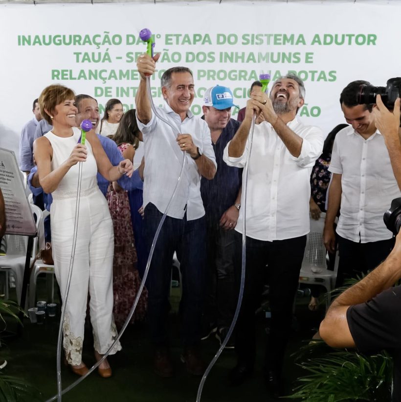 Elmano, Waldez Góes e Patrícia Aguiar entregam adutora em Tauá