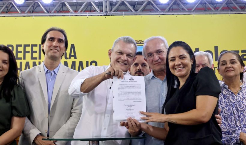Prefeito Sarto empossa 219 novos servidores do Instituto Doutor José Frota