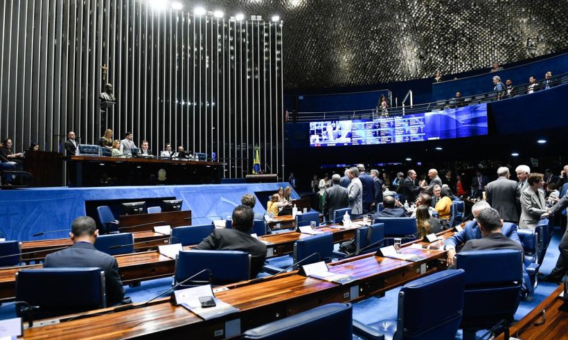 Senado aprova texto-base da reforma tributária em primeiro turno