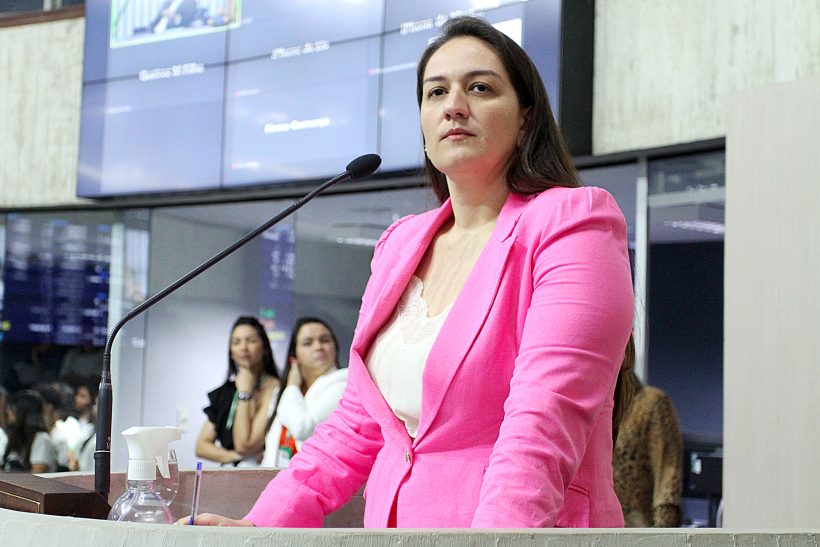 Luana Ribeiro cobra providências sobre recusa de matrícula escolar para criança com autismo