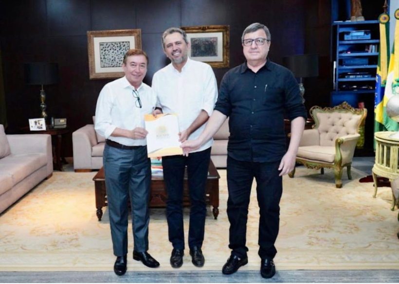 Prefeito de Iguatu se reúne com Elamano e anúncia parcerias para o município