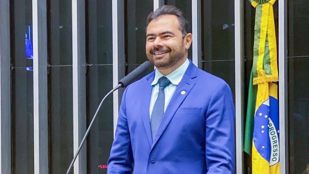 MPE pede impugnação da candidatura de Idilvan Alencar por 05 contas irregulares no TCE